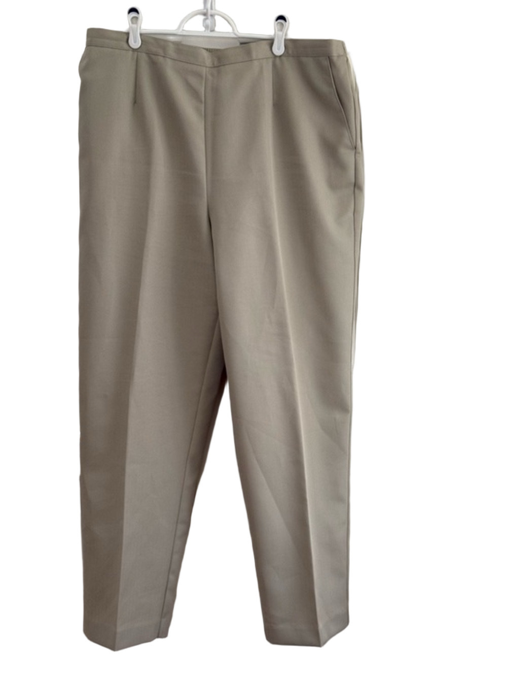 Lester Square Tailored Straight-Leg Trousers in Light Khaki size 20